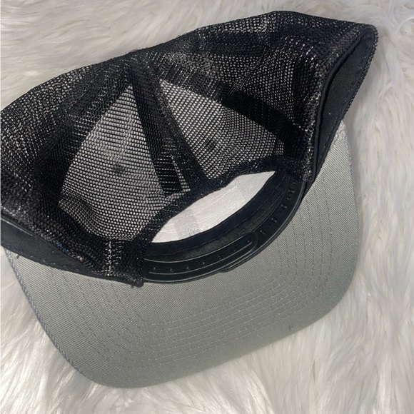 American flag trucker hat - Picture 2 of 7